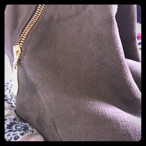 Size 9 Wedge Christian Siriano Heels Gold Zippers